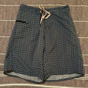 Patagonia Wavefarer Board Shorts 29 waist Recycled Nylon Geometric blue White